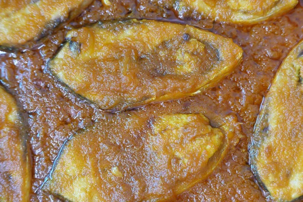 Gros plan de curry de poisson indien dans un bol . — Photo