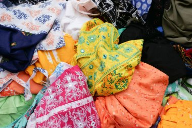 Satılık tekstil kumaş görünümünü kapat.