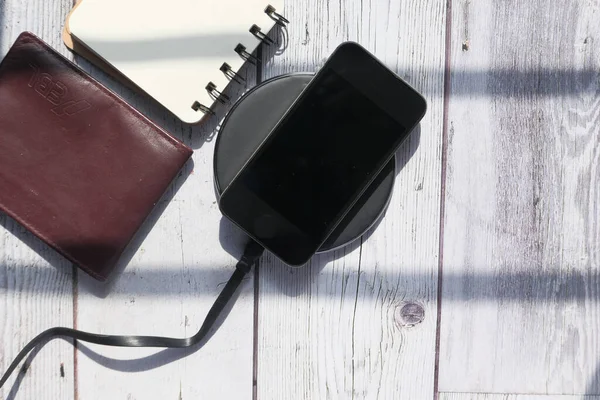 Charging Smartphone Using Wireless Charging Pad, — Stock Photo, Image