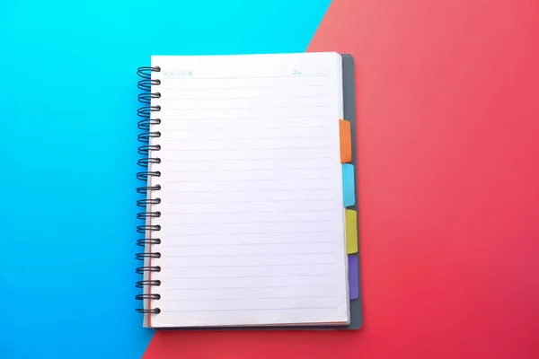 Empty notepad on color background , Top view — Stock Photo, Image