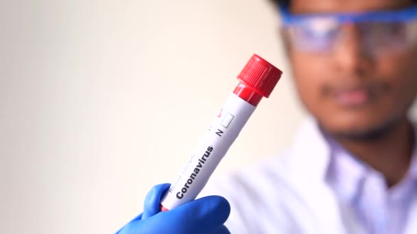 Laboratory technician hand holding blood test tube — Stock Video