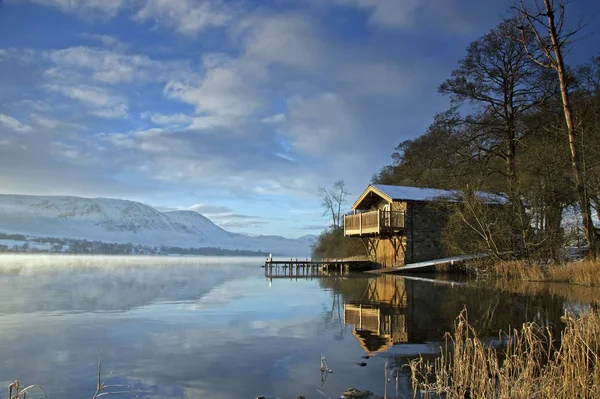 Portland Dükü kayıkhanesi. Kayıkhane, Ullswater, Cumbria kıyılarında İngiltere Lake District Ulusal Parkı 'nda ikonik bir dönüm noktasıdır..