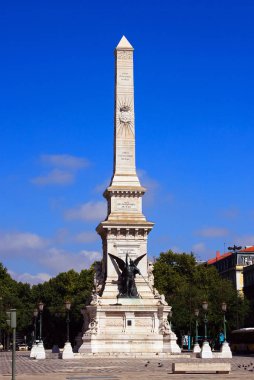 Restoratörlerin anıtı. Anıt, Portekiz 'in Lizbon kentindeki Restauradores Meydanı' nda yer alıyor. Anıt, Portekiz 'in 60 yıllık İspanyol yönetimi sonrasında 1640 yılında bağımsızlığını geri kazanmasını simgeliyor..