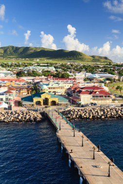 Basseterre rıhtımı. Basseterre, Batı Hint Adaları 'ndaki Leeward Adalarından biri olan St. Kitts Karayip adasının başkentidir..