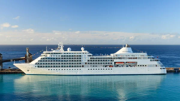 Круїзний Корабель Silver Whisper Бриджтауні Карибському Острові Барбадос Silver Whisper — стокове фото