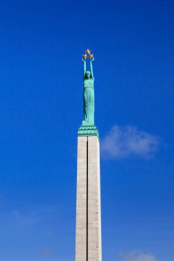 Özgürlük Anıtı. Özgürlük Anıtı Riga 'da Letonya' nın başkentidir. Anıt, Letonya Bağımsızlık Savaşı (1918 - 1920) sırasında öldürülen askerlerin anısına düzenlenmiştir.).