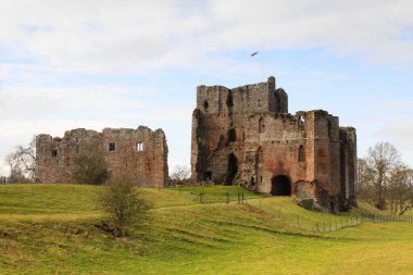 Brougham Şatosu, Penrith, Cumbria 'nın güneydoğusunda yer almaktadır. Şato 13. yüzyılın başlarına dayanıyor..