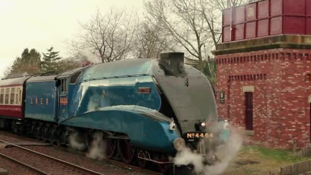 Locomotiva Vapore Bittern Conduce Ranger Cumbriano Fuori Dalla Stazione Appleby — Video Stock