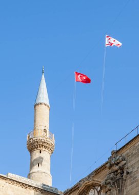 Kuzey Kıbrıs Türk Cumhuriyeti 'nin Lefkoşe' deki Aziz Sophia Katedrali 'nin üzerinde bir minare.