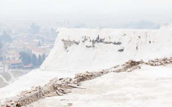 Pamukkale Travertines Ban Kilátás Keresztül Travertin Pamukkale Délnyugat Törökországban Helyszín — Stock Fotó