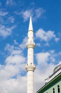 Arap Camii üzerindeki minare, Türkiye 'nin güneyindeki Alanya ilindeki Türkler.