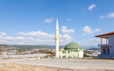 Mustafa Ersoy Camii, Türkiye 'nin güneyindeki Alanya ilinde yer alıyor..