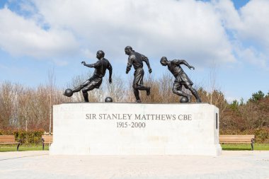 Stoke-On-Trent, İngiltere 'de Sir Stanley Matthews' un bir heykeli. Blackpool ve Stoke City 'de futbol oynadı ve İngiltere' de uluslararası futbol oynadı..