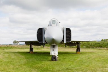 McDonnell Douglas Phantom FGR2 XV406 Cumbria, İngiltere 'deki Solway Havacılık Müzesi' nde resmedilmiştir. Hayalet, süpersonik avcı uçağı bombardıman uçağıydı..