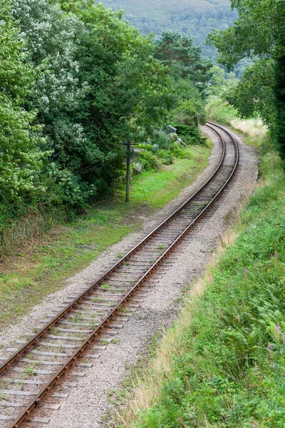 線路だ 保存されたイングランド北部カンブリア州のレイクサイド アンド ヘイブリット鉄道における鉄道線路の伸張 — ストック写真
