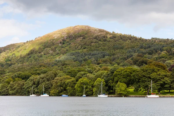 ウィンダミア湖 レイクサイドからのウィンダミア湖の眺め 英語湖地区のカンブリア国立公園 — ストック写真