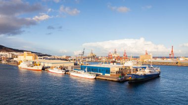 Gemiler Las Palmas de Gran Canaria limanına yanaştı, İspanya.