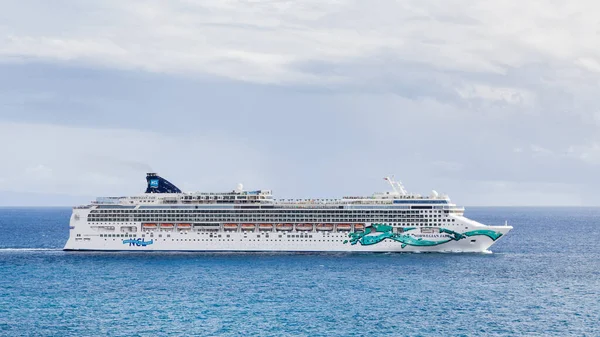 Norwegian Jade Norwegian Cruise Line Cruise Ship Pictured Coast Portuguese — Stock Photo, Image
