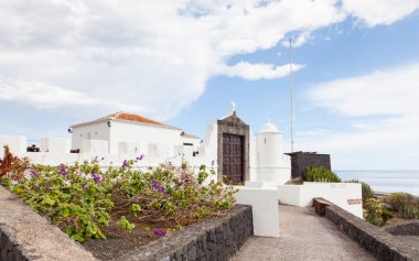 Bakire Kalesi 'nin girişi. Şato Santa Cruz 'da, İspanya' nın La Palma adasında..