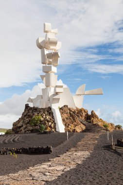 Köylü çiftçisinin anıtı. Anıt, İspanya 'nın Lanzarote adasındaki tarımı onurlandırmak için inşa edildi..
