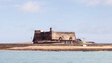 Castillo de San Gabriel. Castillo de San Gabriel, İspanya 'nın Arrecife limanında bulunan bir kale. Kale Lanzarote adasında..