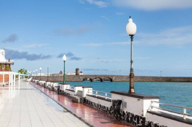 Arrecife Rıhtımı. Avenida La Marina 'daki Arrecife rıhtımı, İspanya' nın Lanzarote adası..