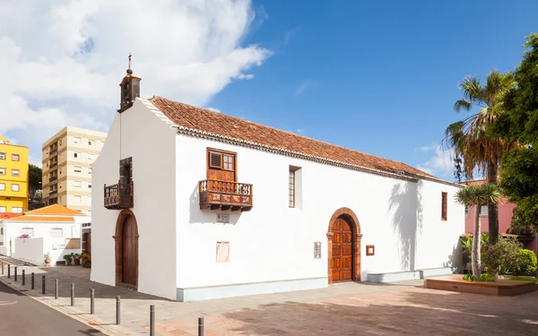 西班牙拉帕尔马岛上圣克鲁斯的圣母玛利亚教堂 — 图库照片
