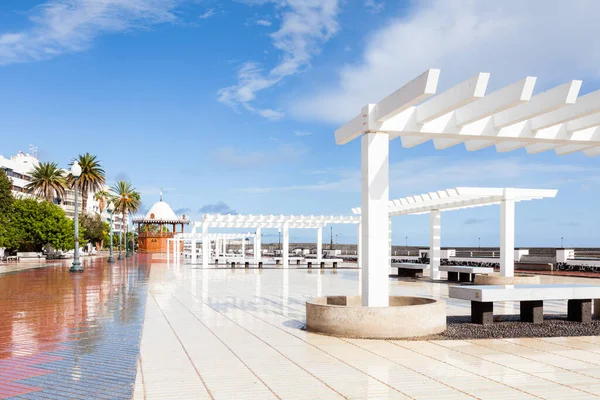 Arrecife Rıhtımı. Avenida La Marina 'daki Arrecife rıhtımı, Lanzarote adası..