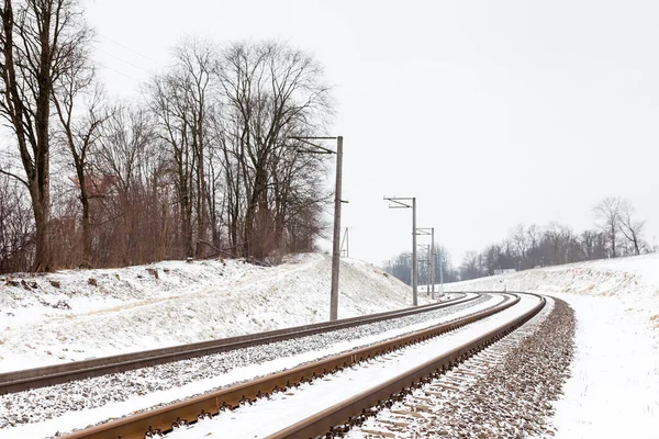 Trilho Ferroviário Coberto Neve Vista Longo Uma Linha Férrea Coberta — Fotografia de Stock