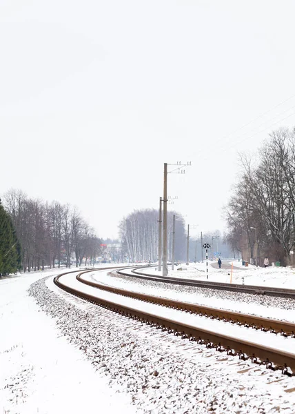 Vista Longo Uma Linha Férrea Coberta Neve Sigulda Letónia — Fotografia de Stock