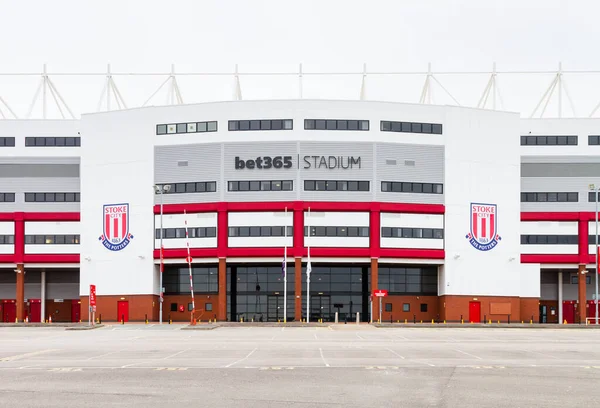Bet 365 Stadyumu (eski adıyla Britanya Stadyumu), Stoke-On-Trent, İngiltere 'deki Stoke City Futbol Kulübü' ne ev sahipliği yapmaktadır..