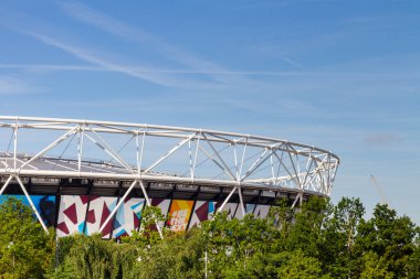 Queen Elizabeth Olimpiyat Parkı 'ndaki Olimpiyat Stadyumu, Londra, İngiltere. Stadyum artık West Ham United Futbol Kulübü 'ne ev sahipliği yapmaktadır..