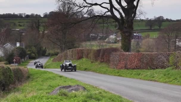 Bentley Menetelnek Southwaite Hillen Cumbriában Angliában Autók Részt Vesznek Repülő — Stock videók