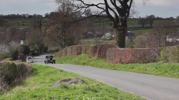 Een Chrysler Bestijgt Southwaite Hill Cumbria Engeland Auto Neemt Deel — Stockvideo
