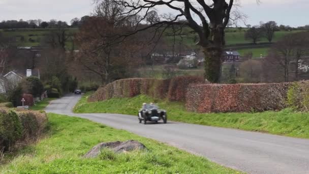 弗雷泽纳什和Invicta的汽车爬上了英国坎布里亚的Southwaite Hill 汽车将参加第11届苏格兰飞人拉力赛 这是一次免费的公共活动 — 图库视频影像