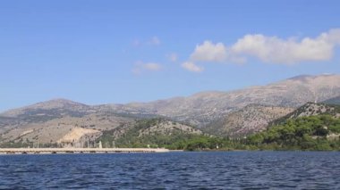 Yunanistan 'ın Kefalonya Adası' ndaki Argostoli 'deki Koutavos Gölü manzarası.