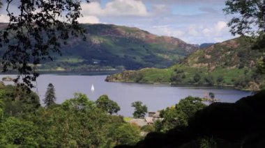 Ullswater Gölü Zaman Kaynağı. Ullswater Gölü 'nün karşısındaki İngiliz Lake District Ulusal Parkı' nda çekilmiş bir zaman kaydı. Kayıt Glenridding köyüne yakın bir yerde yapılmış..