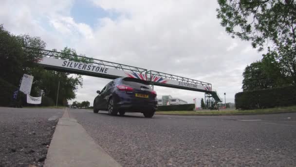 Trafic Passe Devant Piste Course Silverstone Silverstone Est Berceau Grand — Video