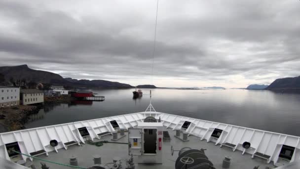 Timelapse Inspelning Tittar Över Fören Ett Fartyg När Det Avgår — Stockvideo