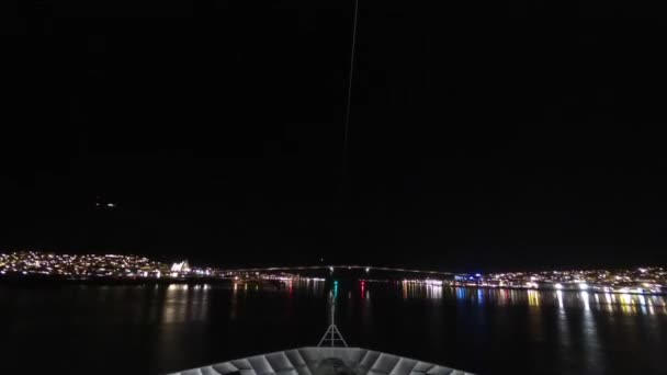 Una Grabación Timelapse Mirando Por Encima Proa Barco Cuando Llega — Vídeo de stock