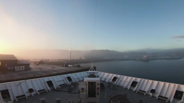 Egy Időmérő Felvétel Ami Egy Hajó Orrát Figyeli Ahogy Közeledik — Stock videók