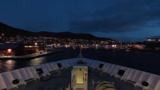 Una Grabación Timelapse Mirando Por Encima Proa Barco Mientras Sale — Vídeos de Stock