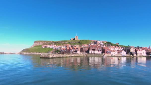 Whitby Waterfront Vista Sobre Paseo Marítimo Whitby Una Ciudad Costera — Vídeos de Stock