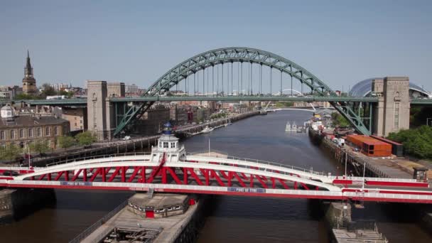 Vista Dal Ponte Alto Livello Sul Fiume Tyne Ponti Swing — Video Stock