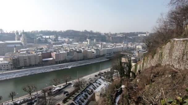 Salzach Folyó Kilátás Salzach Folyón Keresztül Salzburg Óvárosa Felé Felvétel — Stock videók