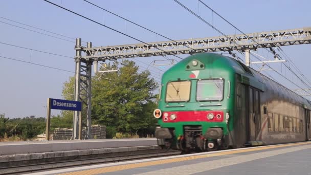 Train Voyageurs Trenord Arrive Gare Desenzano Trenord Est Une Compagnie — Video
