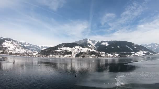 ゼルタイムラプス湖 オーストリアのツェル アムからの眺めのタイムラプス記録冬の風景に向けてツェル湖を渡って見る — ストック動画