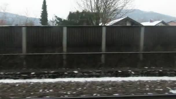 Utsikten Från Ett Tåg Som Avgår Från Salzburg South Station — Stockvideo