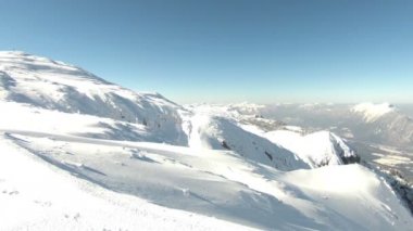 Avusturya 'daki Untersberg Dağı' nın karla kaplı manzarası. Dağ, Almanya ile Avusturya arasındaki sınırın üzerindedir..