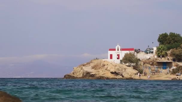 Utsikten Från Megali Ammos Beach Den Grekiska Mykonos Kyrkan Agios — Stockvideo